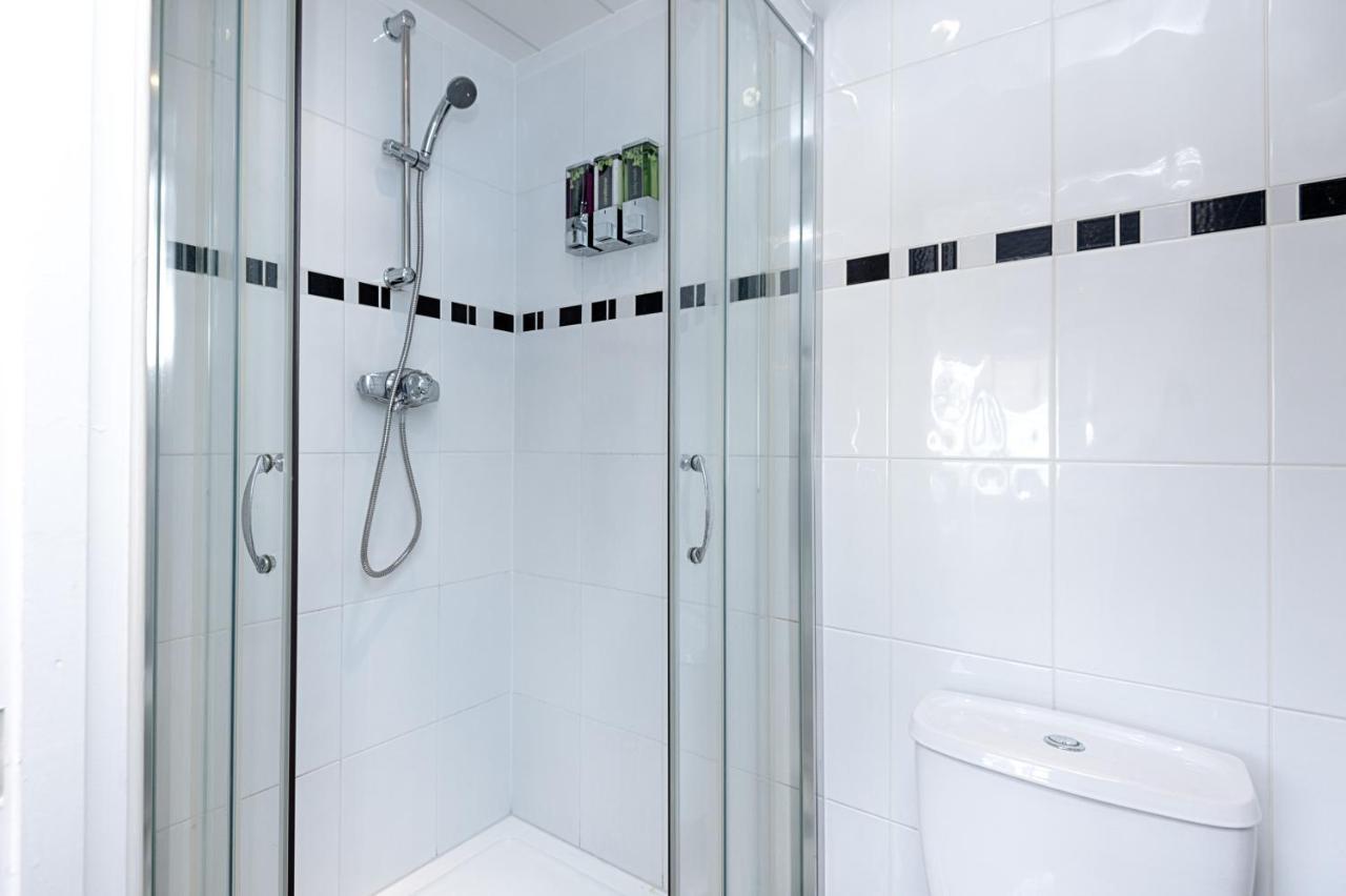 Parking, Garden, En-Suite & Tv'S In All Rooms, Large Living Space سوانسي المظهر الخارجي الصورة
