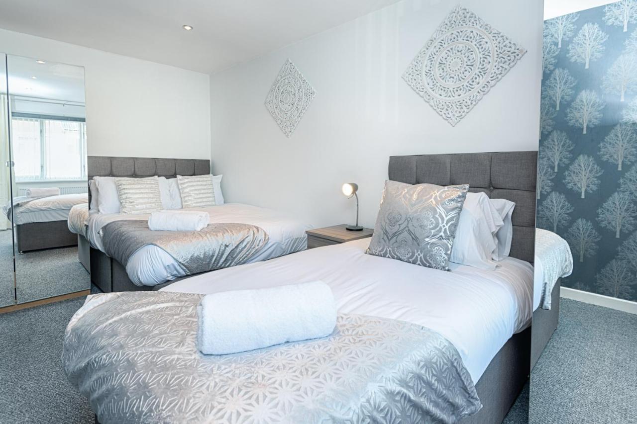 Parking, Garden, En-Suite & Tv'S In All Rooms, Large Living Space سوانسي المظهر الخارجي الصورة